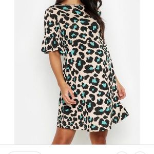 Boohoo Maternity Dress (never been worn)